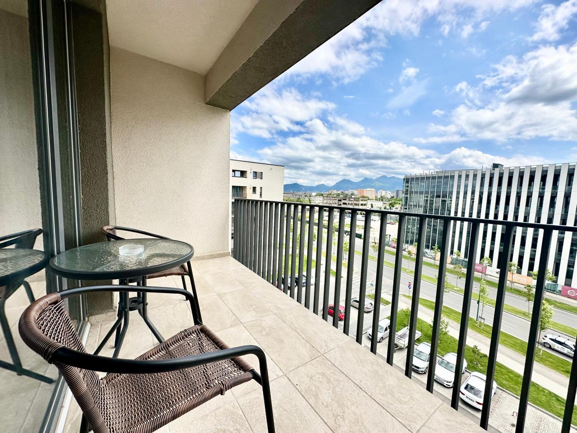 Kasper Coresi Mall - Rise Private Apartments & Suites Braşov Eksteriør bilde